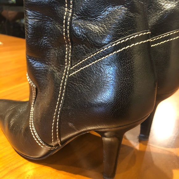 Tod’s Designer Black Ankle Boot - Picture 2 of 7